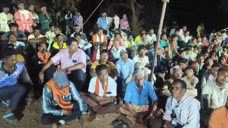 पीने के पानी के लिए आड़ेझर के ग्रामीणों का चक्काजाम, 9 लोग आमरण अनशन पर बैठे