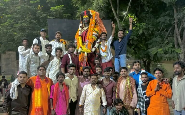 दुर्गा विसर्जन: रामकुण्ड उत्कल बस्ती में मां कालरात्रि की विदाई पर उमड़ा जनसैलाब, भावुक हुए श्रद्धालु