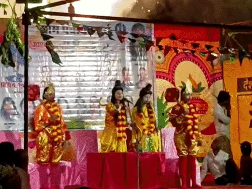 इस गांव में बेटियां निभाती हैं रामलीला के पुरुष किरदार, 13 साल से जारी है परंपरा; शादी के बाद भी राम बनती हैं शिवानी