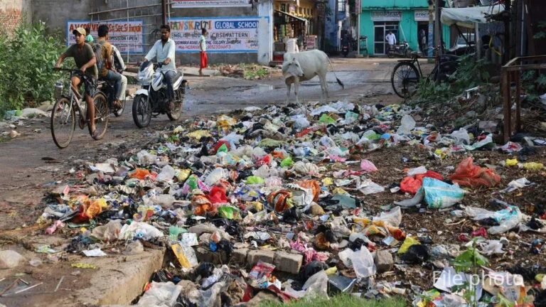 रायपुर में चार दिन से सफाई व्यवस्था ठप, ठेकेदार पर लगा 10 हजार रुपये का जुर्माना