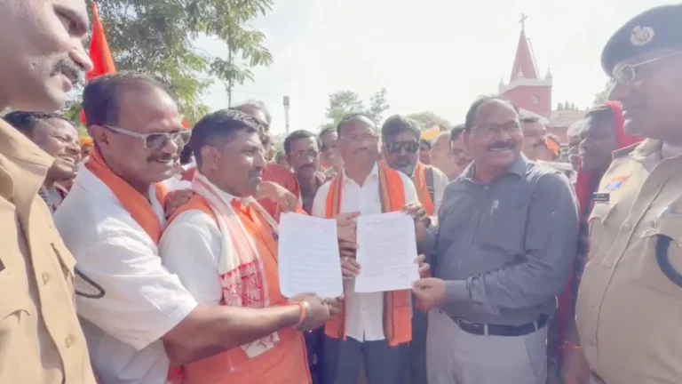 बस्तर में बाढ़ से किसानों की फसलें बर्बाद, मुआवजे के लिए कलेक्ट्रेट के चक्कर काट रहे अन्नदाता