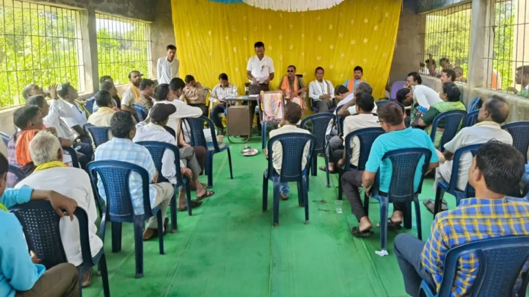 सहकारी समिति में 10.38 लाख की खाद कम, वितरण प्रभारी को नोटिस