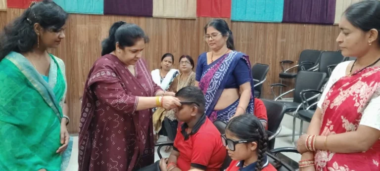 धमतरी में दिव्यांगों के लिए बड़ी पहल, AI चश्मे से नेत्रहीनों को मिलेगी आसपास की चीजों की जानकारी