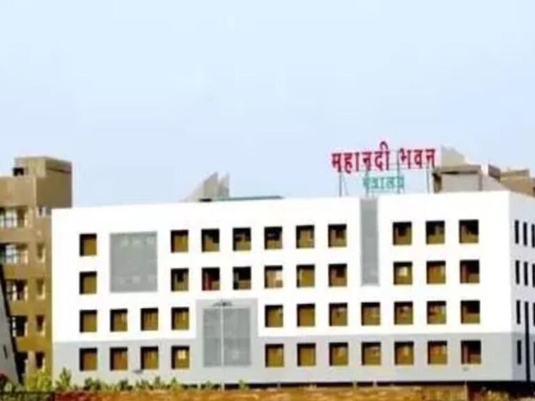 छत्तीसगढ़ के कर्मचारियों को 60% DA देने की मांग, मंत्रालयीन कर्मचारी संघ ने मुख्य सचिव को सौंपा ज्ञापन
